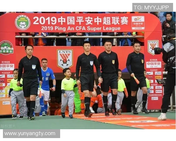 媒体人：潜规则横行让四川女篮老板心疼，球迷：26中6也怪裁判？